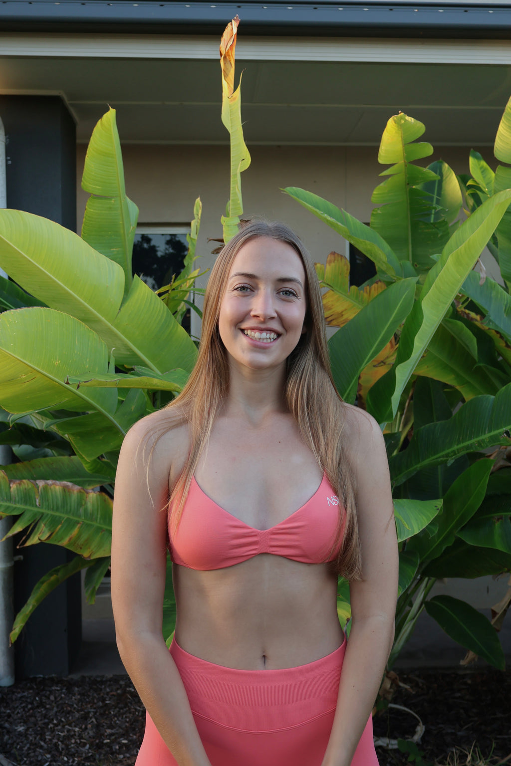 Signature Sculpt Scrunch Halter Bra Coral